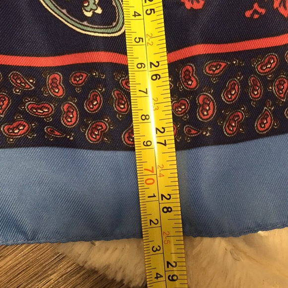 Beautiful Scarf 🧣 - Picture 7 of 8